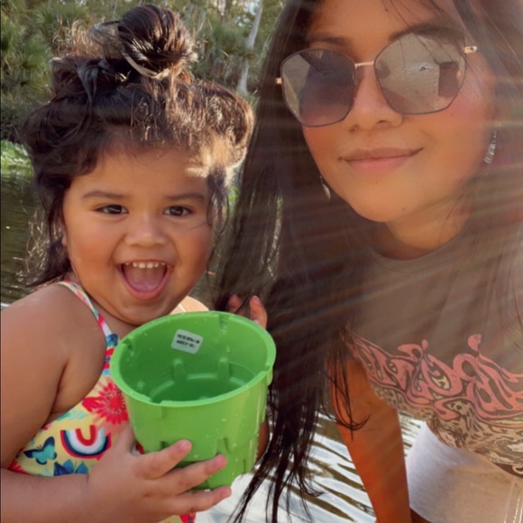 Meet your Posher, Julisa - Picture 3 of 3